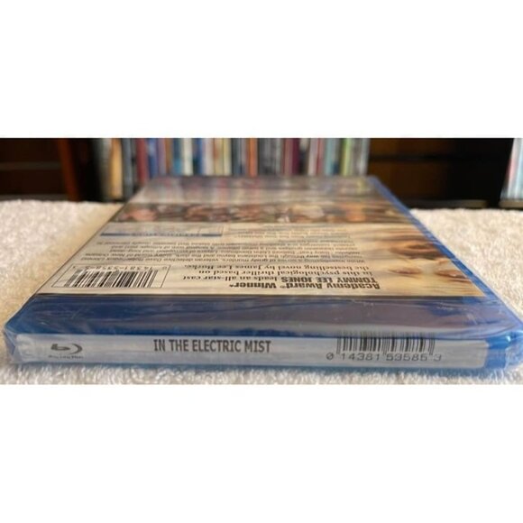 In The Electric Mist (Blu-ray) NEW, Tommy Lee Jones, John Goodman - Picture 3 of 3